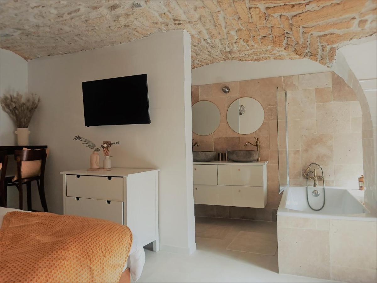 Bed and Breakfast La Cachette Aigues-Vives  Esterno foto