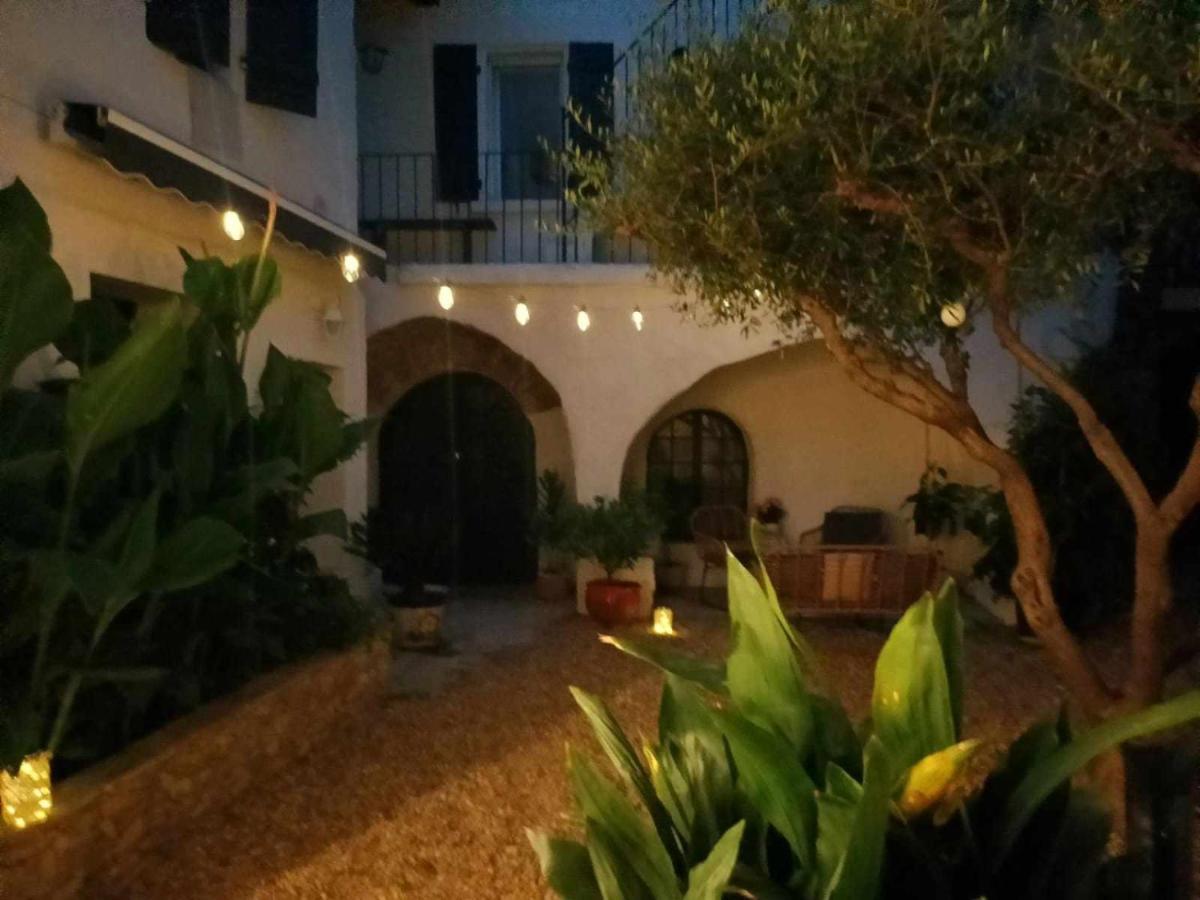 Bed and Breakfast La Cachette Aigues-Vives  Esterno foto