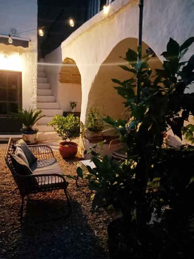 Bed and Breakfast La Cachette Aigues-Vives  Esterno foto