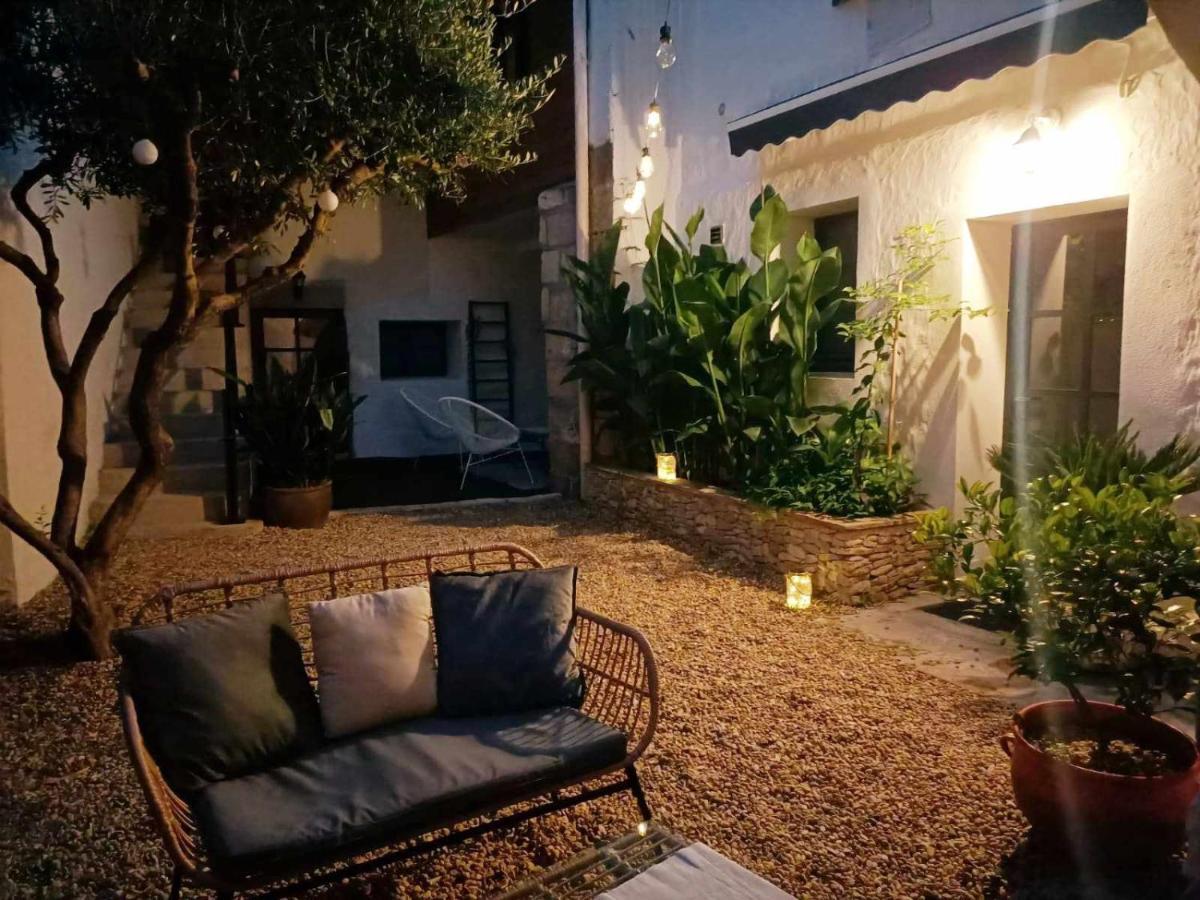 Bed and Breakfast La Cachette Aigues-Vives  Esterno foto