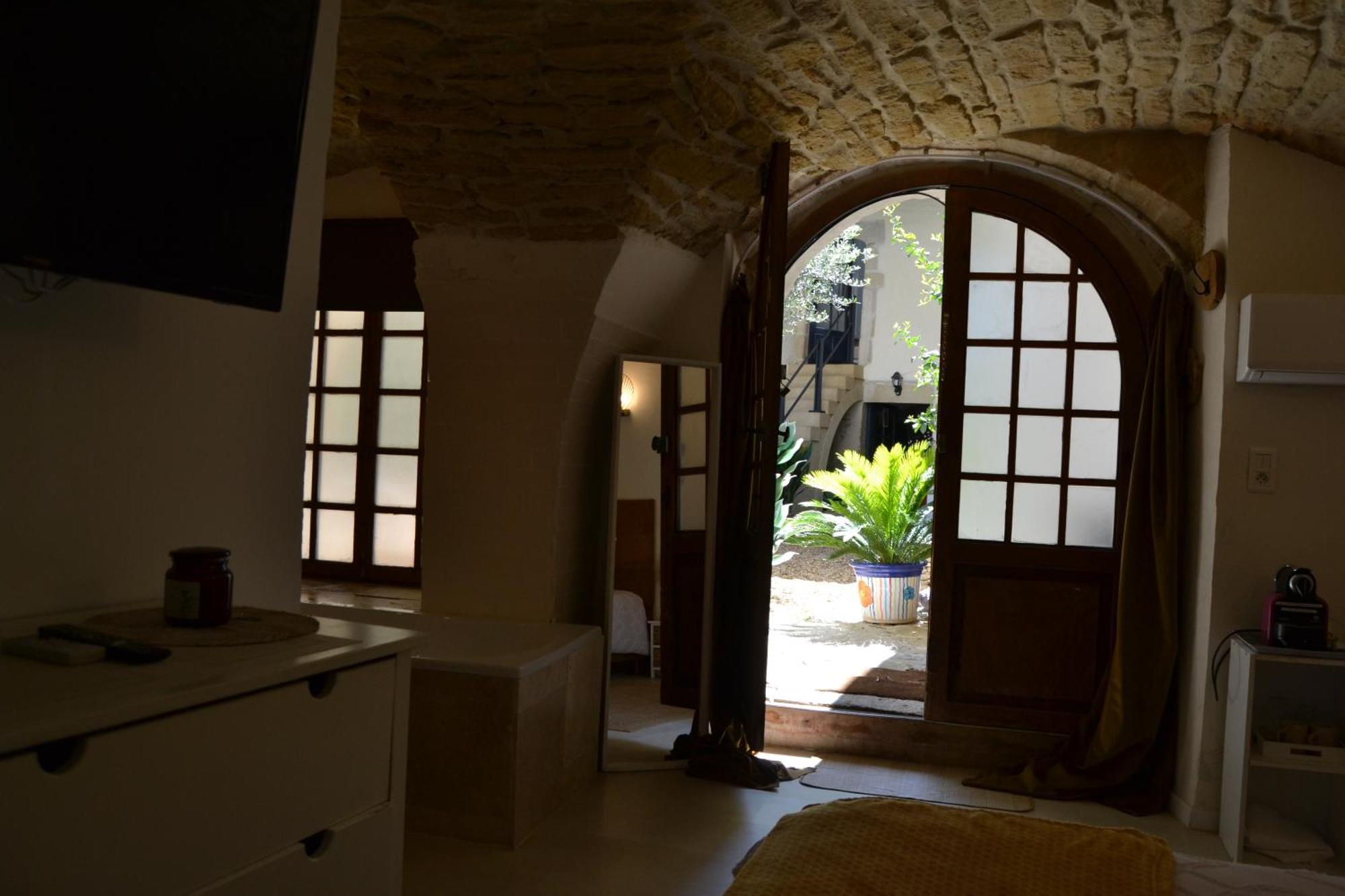 Bed and Breakfast La Cachette Aigues-Vives  Esterno foto
