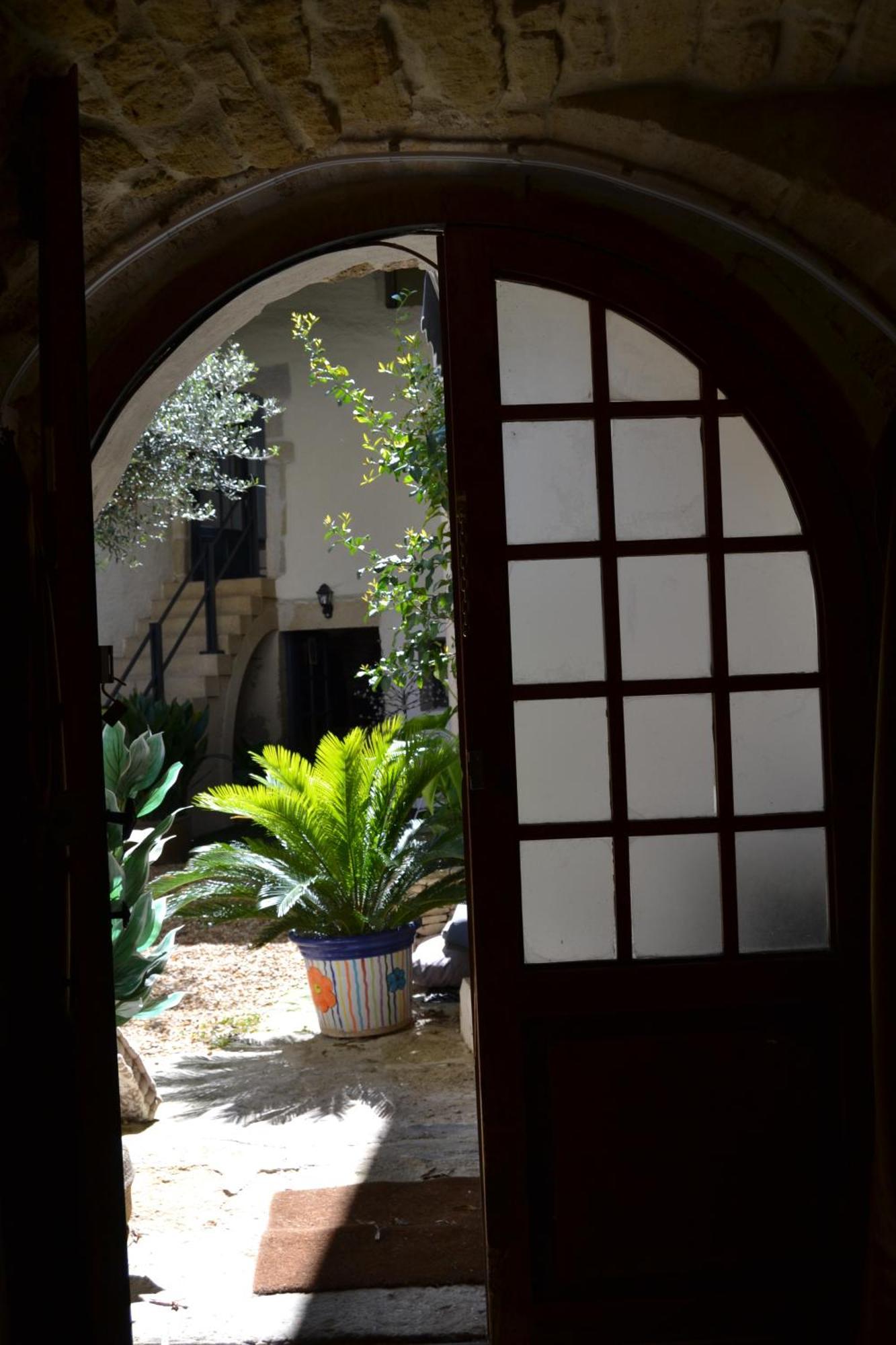 Bed and Breakfast La Cachette Aigues-Vives  Esterno foto