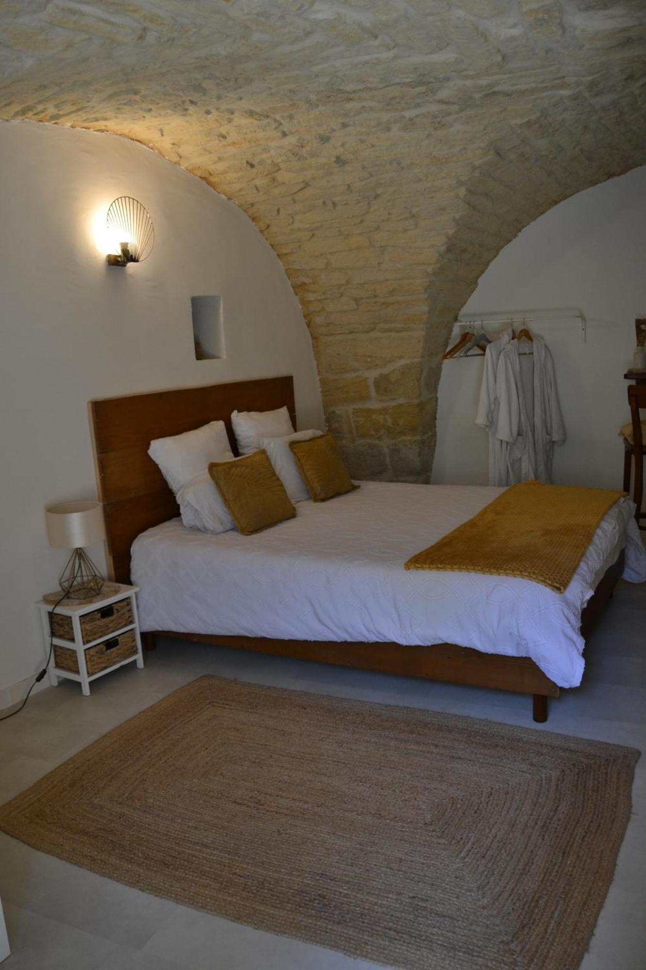 Bed and Breakfast La Cachette Aigues-Vives  Esterno foto