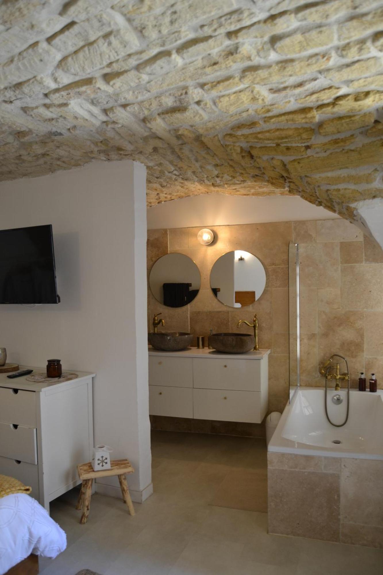 Bed and Breakfast La Cachette Aigues-Vives  Esterno foto